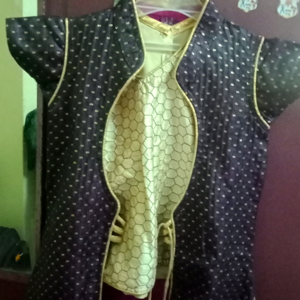 These set of 3 kurta sets, hip size 30, suitable for9 to 11 year girl child wear